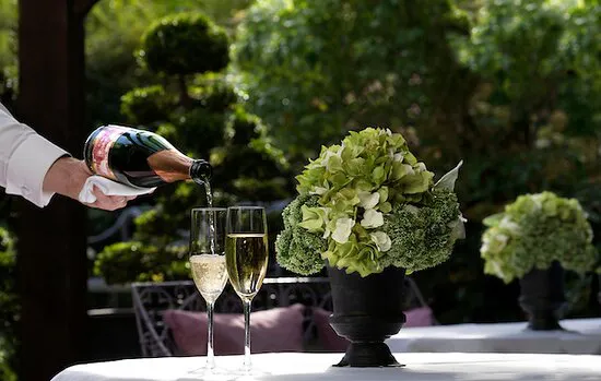 افترنون تي إن بريستونفيلد، إدنبرة