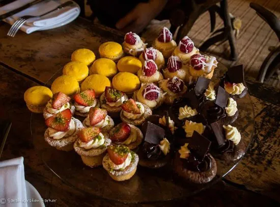 افترنون تي إن بريستونفيلد، إدنبرة