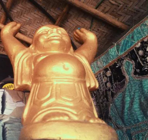 الضحك مطعم بوذا وشاطئ أكواخ