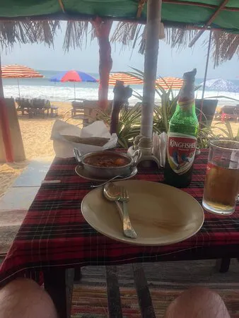 الضحك مطعم بوذا وشاطئ أكواخ