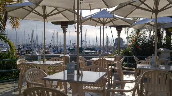 مطعم بريك ووتر