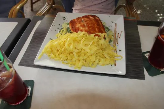 Dino's Cala Ratjada Bar & Restaurant