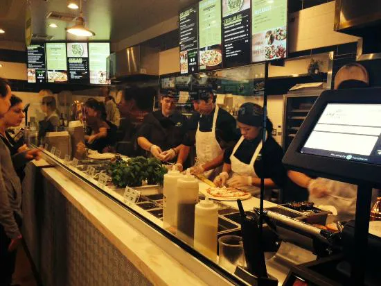 لايف باسيل بيتزا