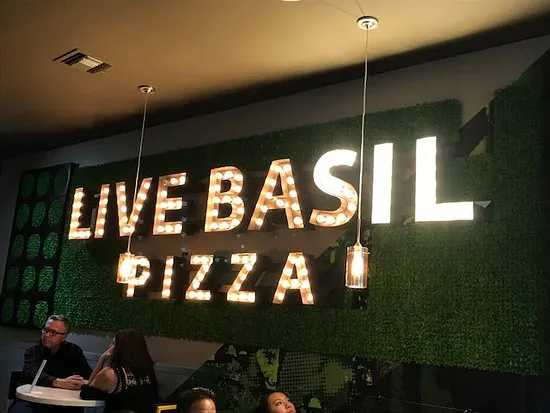 لايف باسيل بيتزا