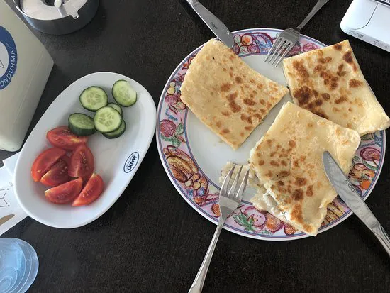 مادو كافيه، فتحية