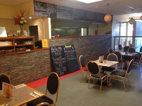 كانبيرا ديكين لكرة القدم نادي بيسترو