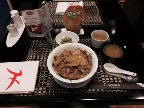 أبراج أفاري، مطعم فوجياما