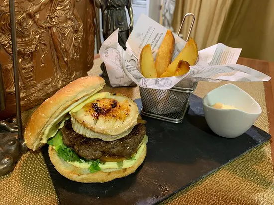 يوفر فندق Restaurante Casa Atenea