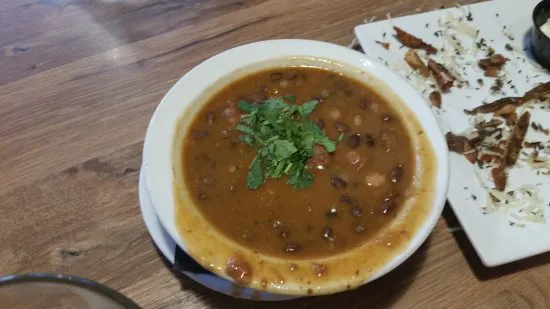 مطعم اليتي الأحمر