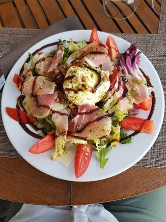 تاهيتي بيتش كافيه