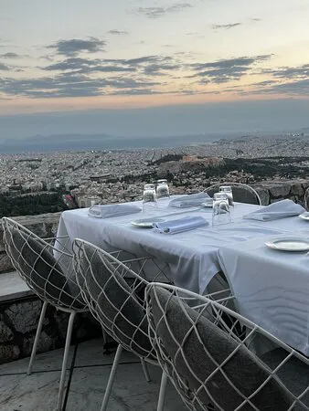 مطعم أوريزونتيس، أثينا