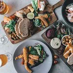 التيتانيوم بار و بيسترو