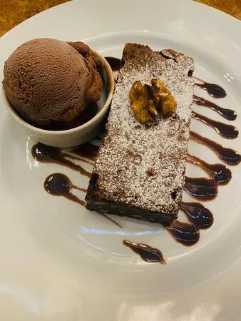 نادية كوفي شوب، لاهور