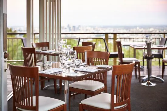 Summit Restaurant & Bar