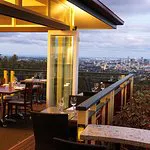 مطعم وبار Summit