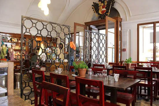 The Old Pharmacy Cafe, متجر, غاليري