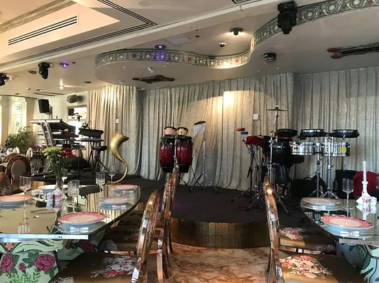 مطعم عزيزة اللبناني