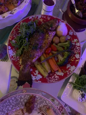 مطعم عزيزة اللبناني