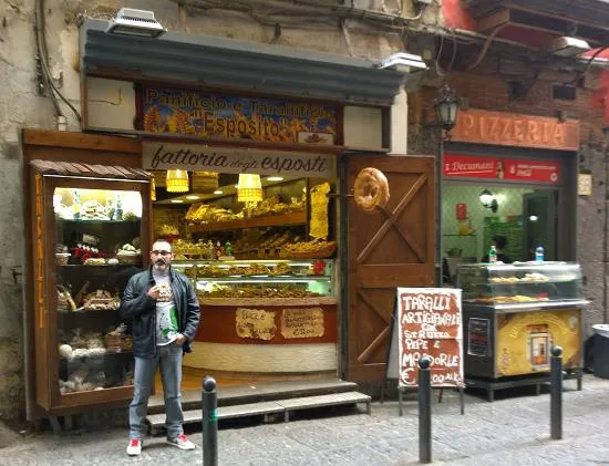 Tarallificio - Panificio - Rosticceria P. اسبوزيتو E فيجلي