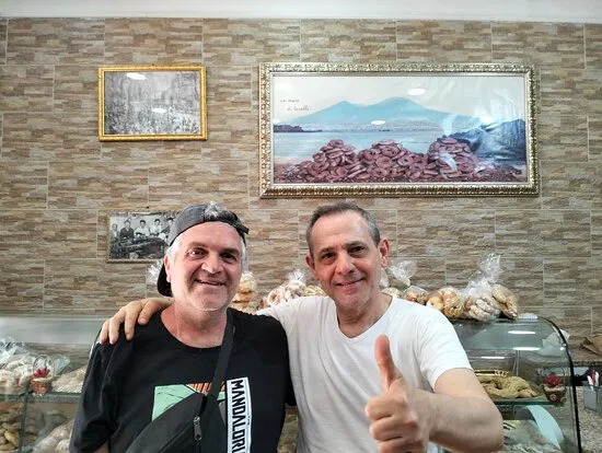 Tarallificio - Panificio - Rosticceria P. اسبوزيتو E فيجلي
