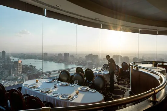 المطعم الدوار