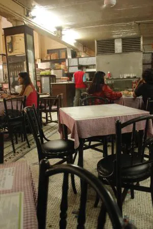 مطعم كايانس، مومباي