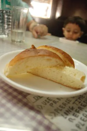 مطعم كايانس، مومباي