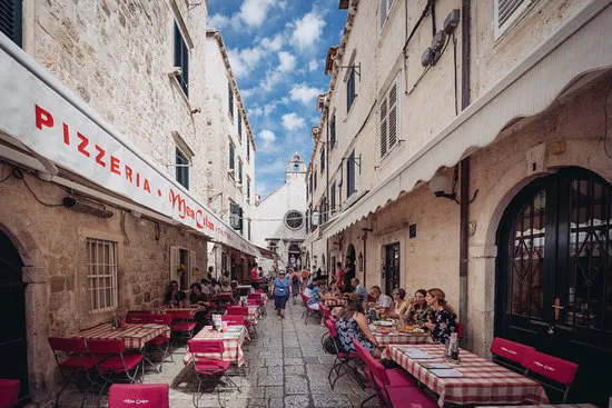 ميا كولبا بيتزا & Trattoria