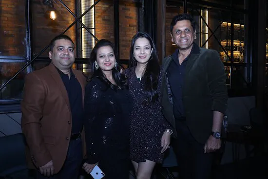 إيوس بار & بيسترو