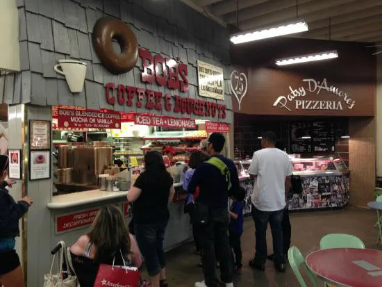 Bob's Coffee & Doughnuts (باللغة الإنجليزية).