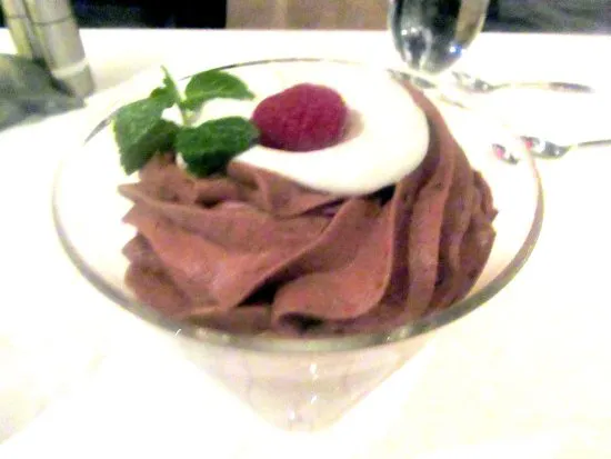 Morton's The Steakhouse (باللغة الإنجليزية).