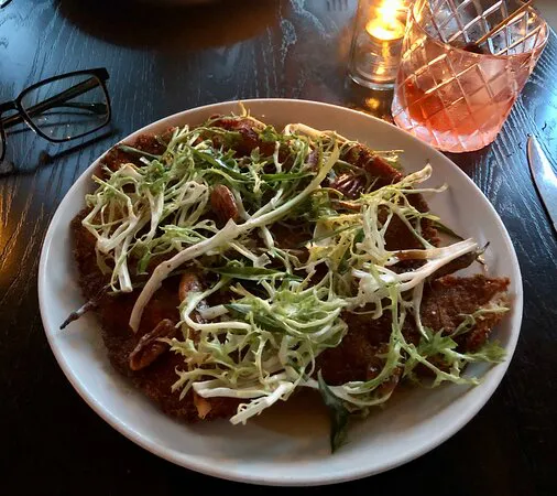 محلي 11 عشرة الطعام والنبيذ