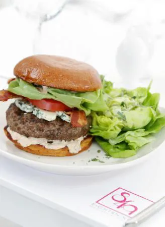 EIGHT4NINE مطعم وصالة