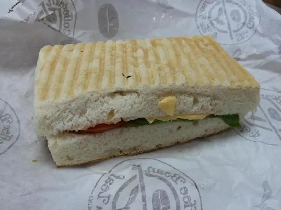 حبوب القهوة و أوراق الشاي