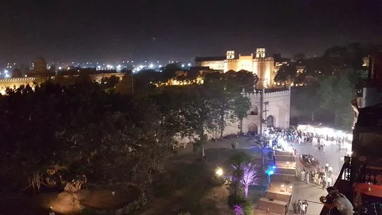 مطعم كوكو دن، لاهور