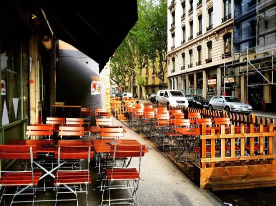 العظام والزجاجات