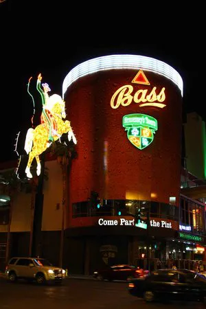 حانة هينيسي