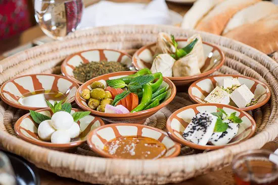 مطعم أرض كنعان