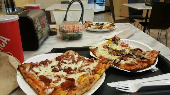 بيتزا روستيكا وسط مدينة كولومبوس