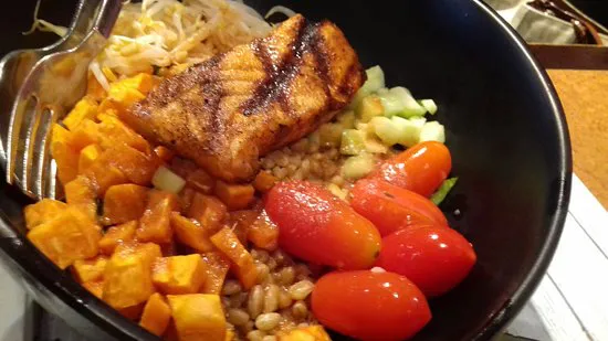 مطعم تي جي آي فرايدايز، أثينا