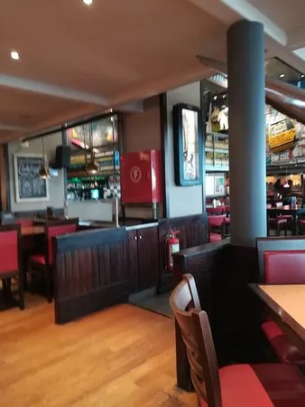 مطعم تي جي آي فرايدايز، أثينا