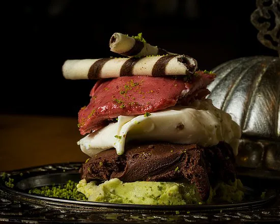  مادو كافيه، المحرّق