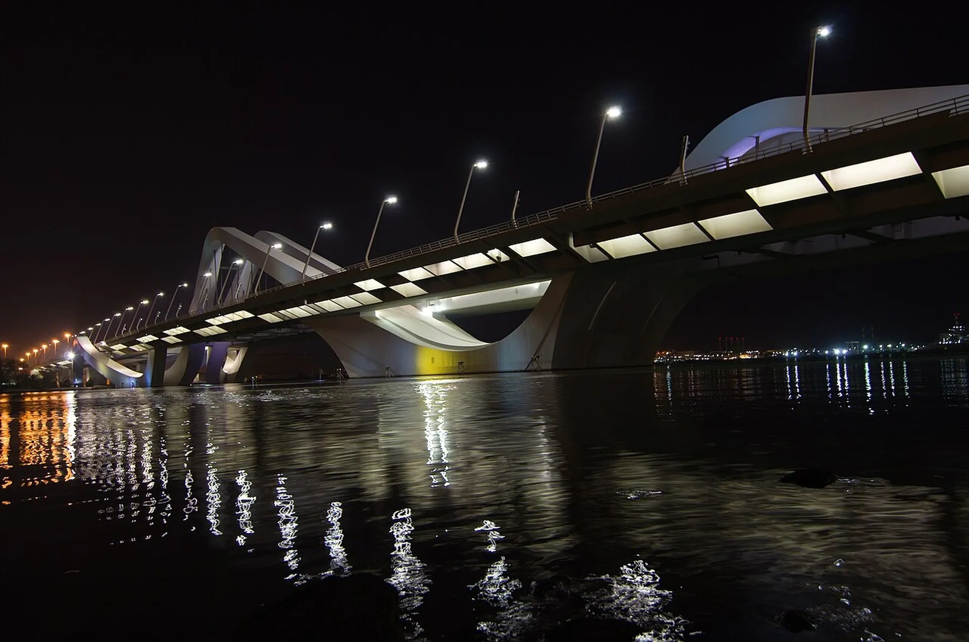 谢赫扎耶德桥：谢赫扎耶德桥（Sheikh Zayed Bridge）真实桥梁照片：large_Sheikh_Zayed_Bridge_4.webp