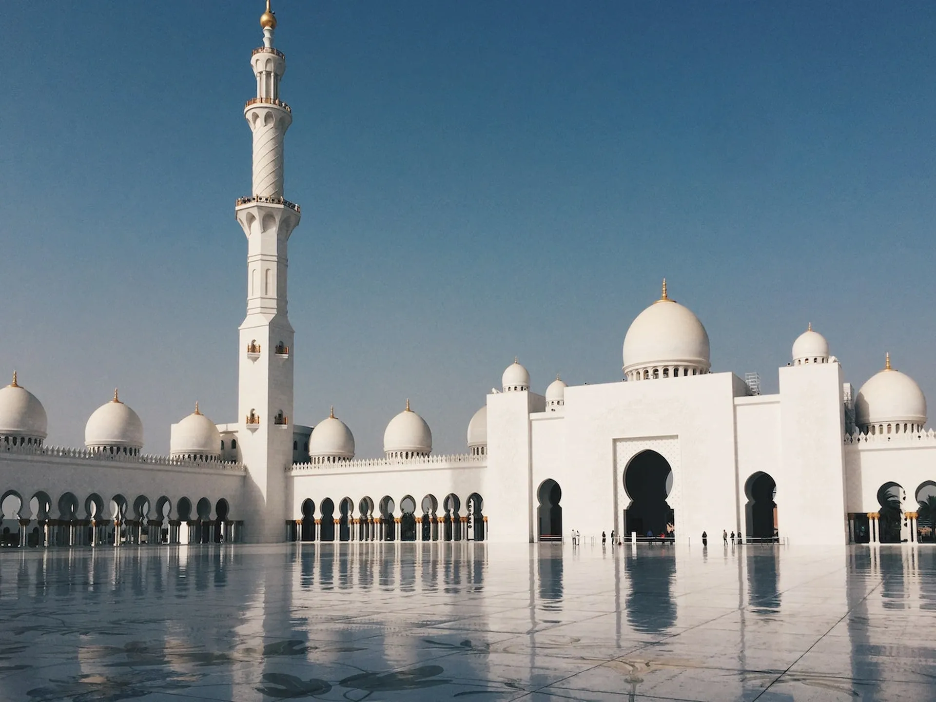 Explore Sheikh Zayed Grand Mosque Center 