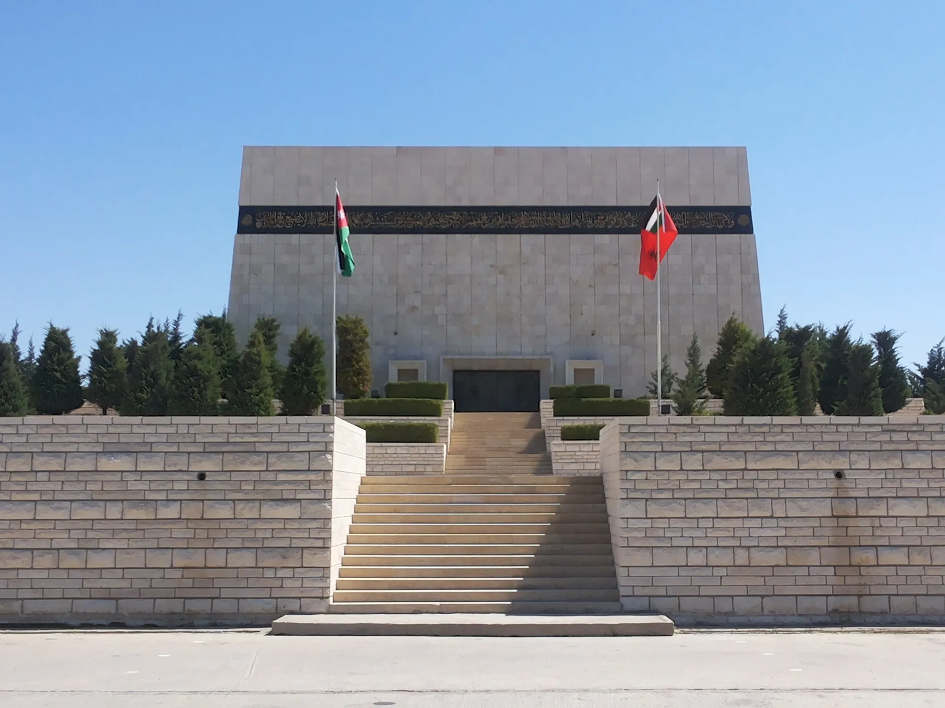 اكتشف عمان