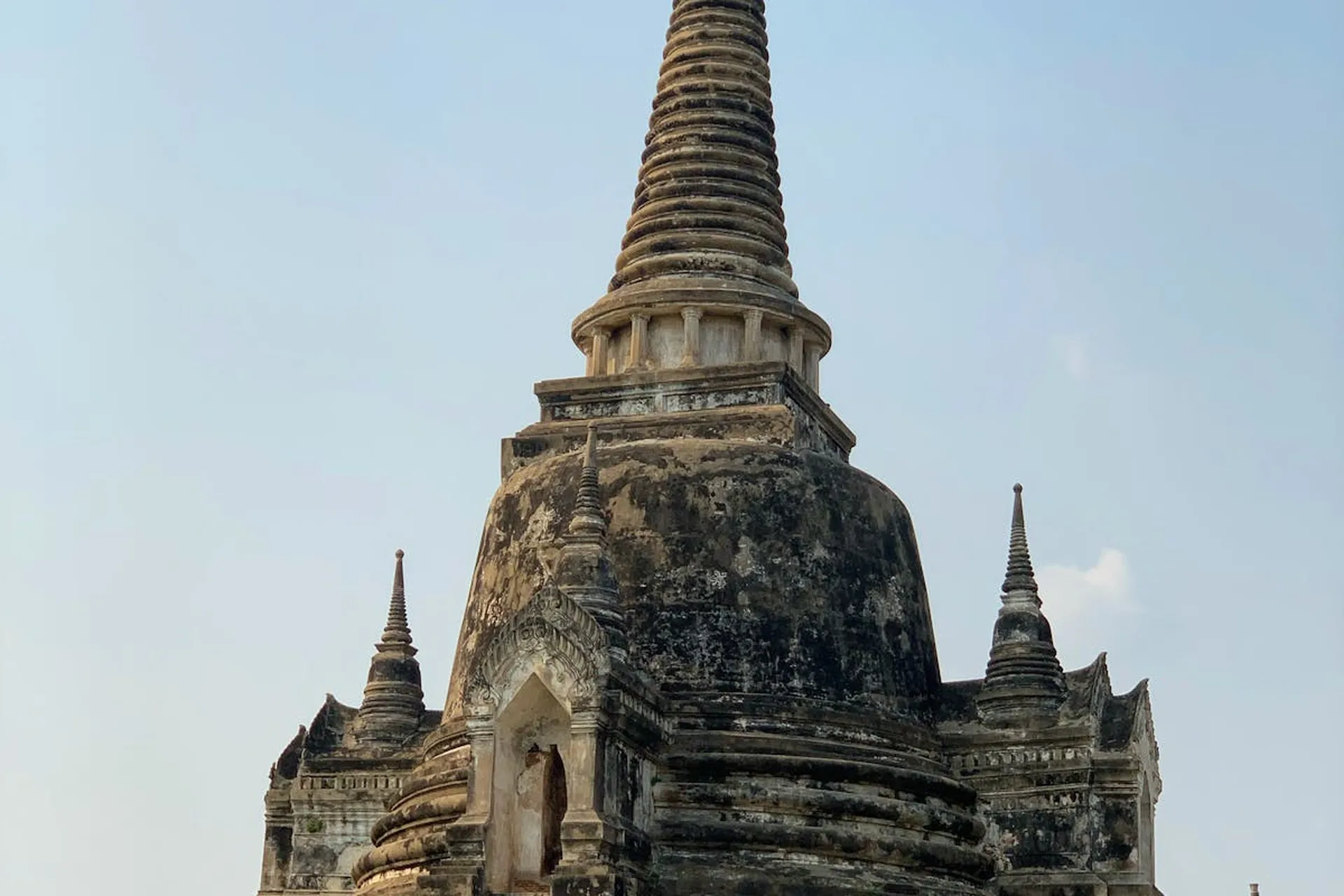 Explore Wat Chaiwatthanaram 