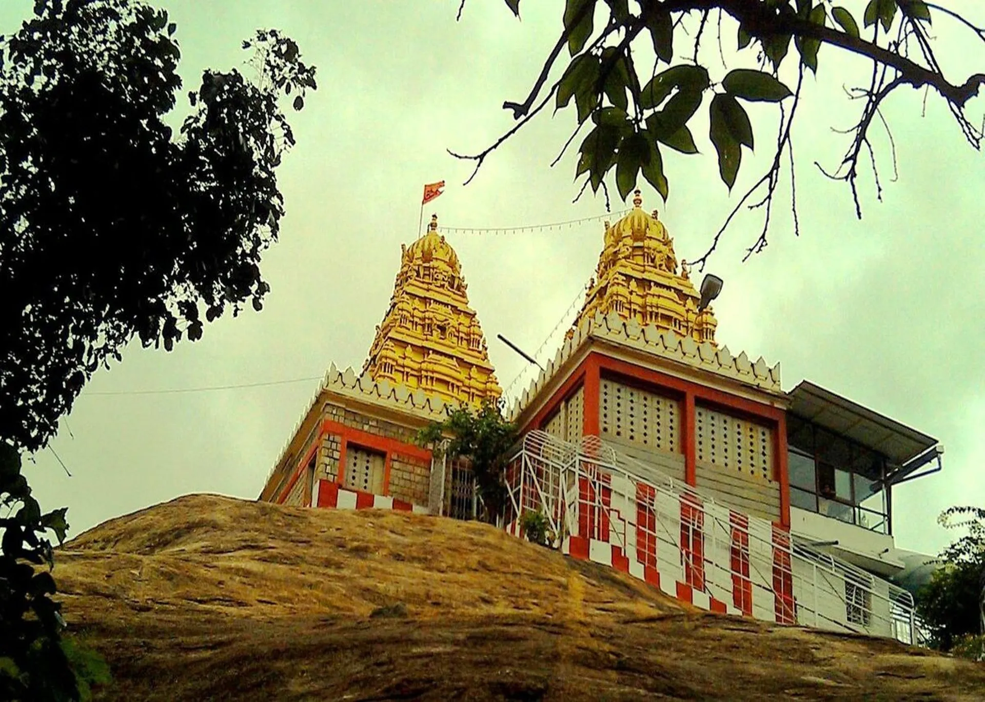 معبد راجيجودا سري براسانا أنجانياسوامي