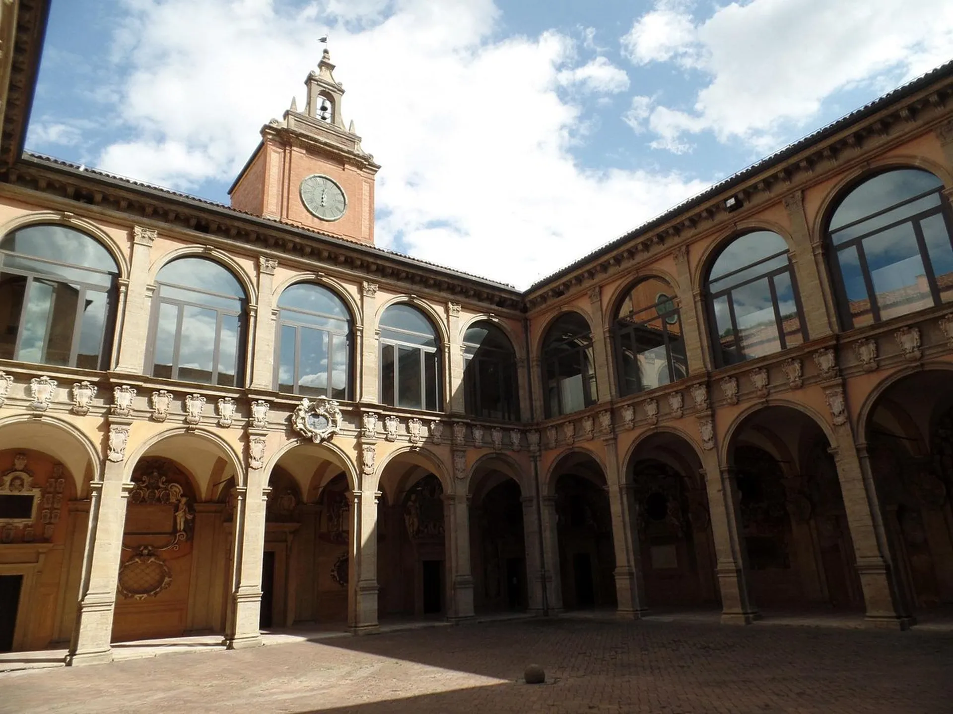 Explore Archiginnasio di Bologna 