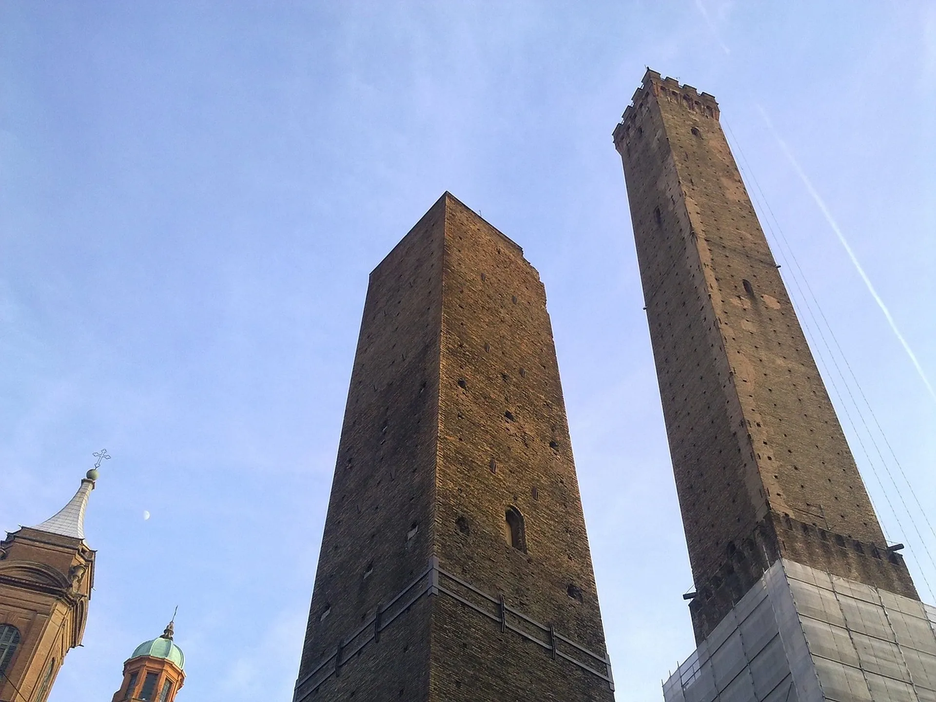 اكتشف أبراج بولونيا - برج أسينيلي 