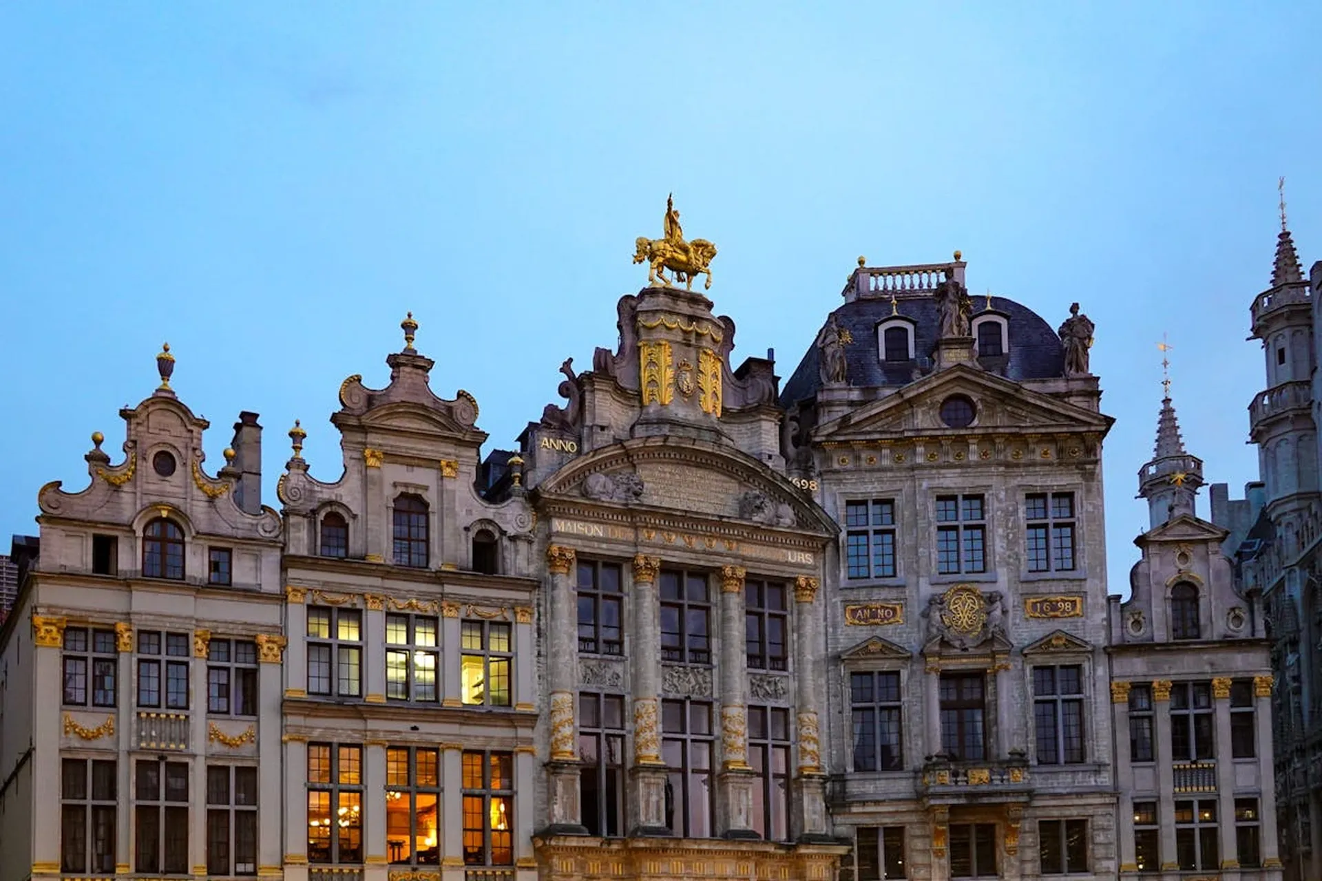 Explore Grand Place 